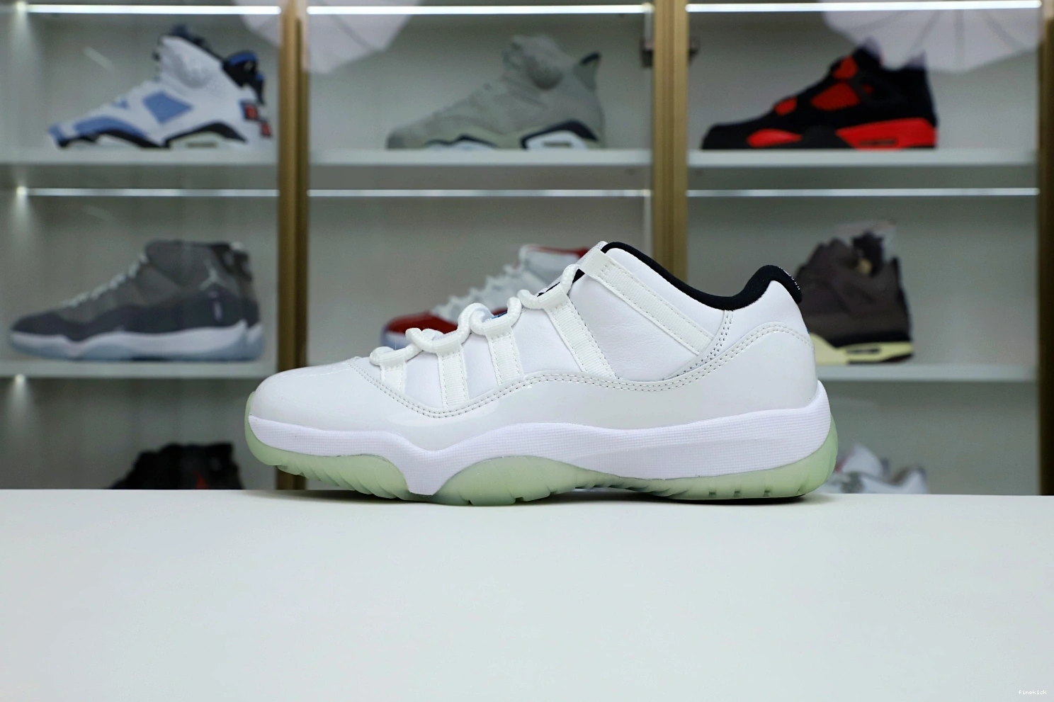 JORDAN RETRO LOW LEGEND AIR BLUE 11 0824